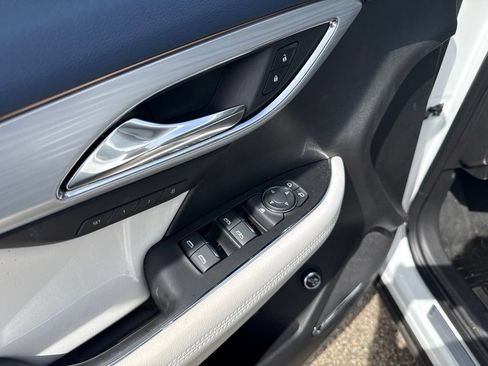 Used 2025 Buick Envision Avenir AWD/4WD image 18