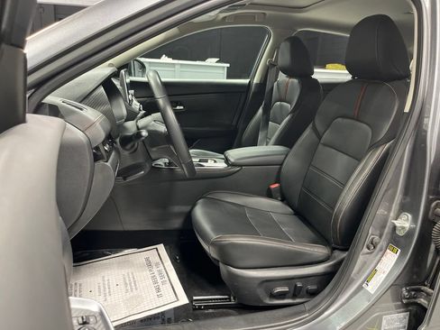 Used 2023 Nissan Sentra SR w/ SR Premium Package FWD image 16