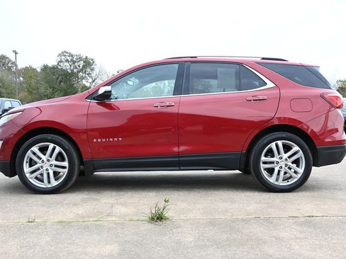 Used 2018 Chevrolet Equinox Premier image 2