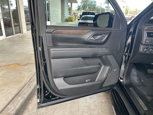 Used 2024 Chevrolet Suburban High Country w/ Advanced Technology Package image 46
