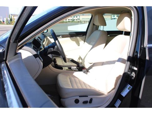 Used 2014 Volkswagen Passat TDI SEL Premium image 8