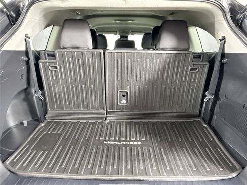 Certified 2023 Toyota Highlander L FWD image 34