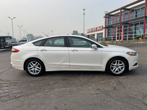 Used 2015 Ford Fusion SE FWD image 6