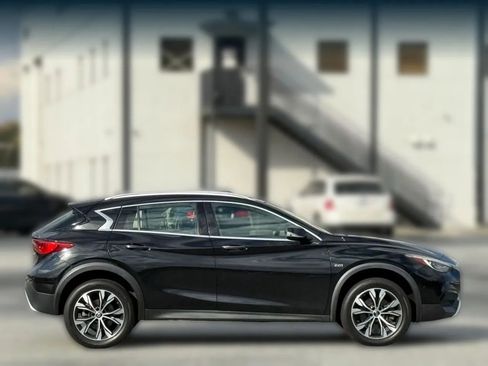 Used 2019 INFINITI QX30 Premium w/ Navigation Package image 7