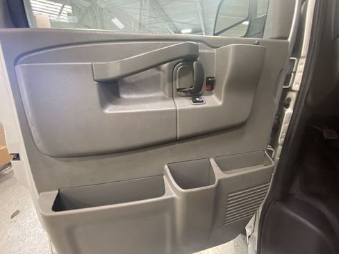 Used 2022 Chevrolet Express 2500 w/ Enhanced Convenience Package RWD image 30