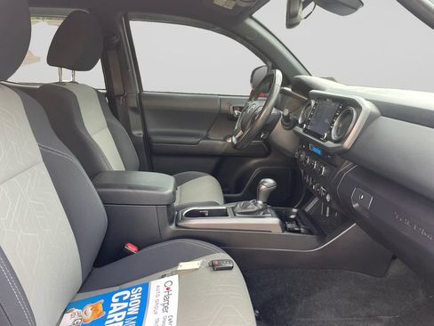 Used 2021 Toyota Tacoma TRD Sport w/ Technology Package AWD/4WD image 11