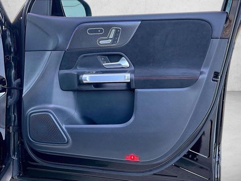 Used 2024 Mercedes-Benz GLB 250 image 19