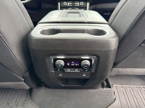 Used 2023 GMC Yukon SLT w/ SLT Luxury Package image 26