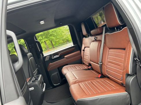 Used 2025 GMC Sierra 2500 Denali Ultimate image 48