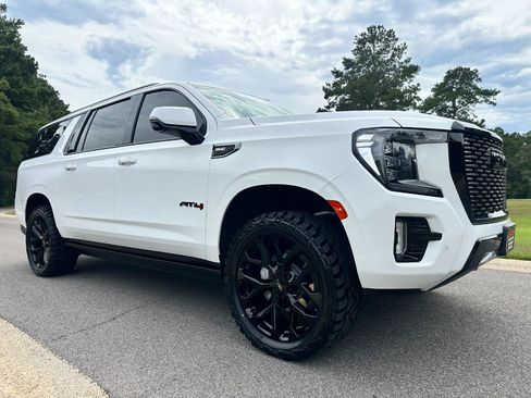 Used 2024 GMC Yukon XL AT4 w/ Technology Package AWD/4WD image 3