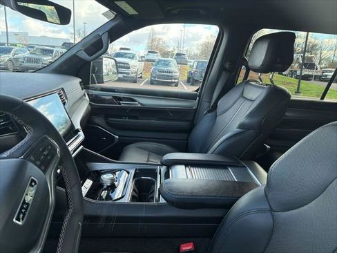 Certified 2023 Jeep Wagoneer Series II image 13