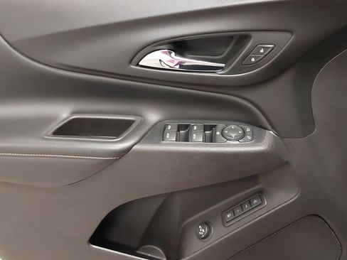 Used 2018 Chevrolet Equinox Premier image 24