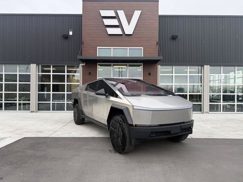 Used 2024 Tesla Cybertruck Cyberbeast AWD/4WD image 2
