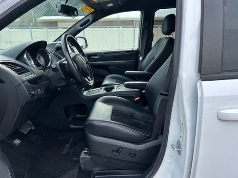 Used 2018 Dodge Grand Caravan SXT w/ Blacktop Package image 11