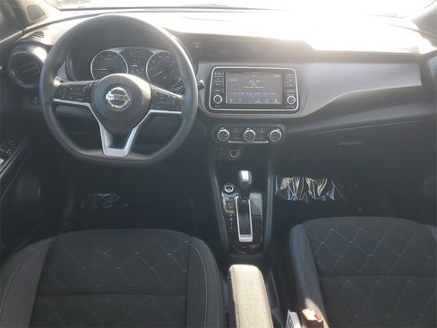 Used 2019 Nissan Kicks S image 9