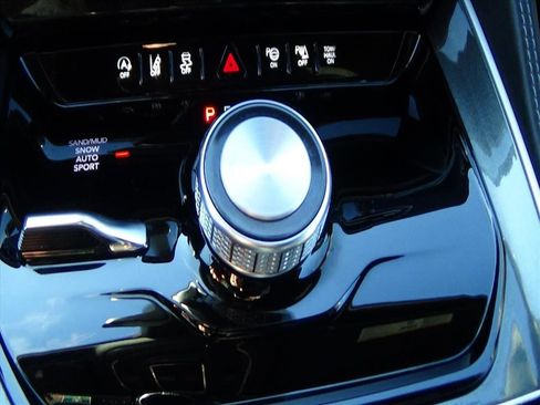 Certified 2024 Jeep Wagoneer 4WD w/ Convenience Group I image 27