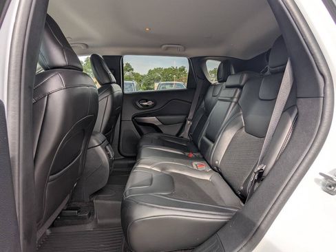 Used 2019 Jeep Cherokee Latitude Plus w/ Comfort/Convenience Group AWD/4WD image 14