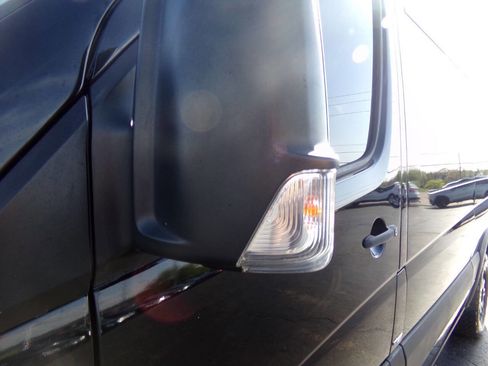 Used 2011 Mercedes-Benz Sprinter 2500 image 39
