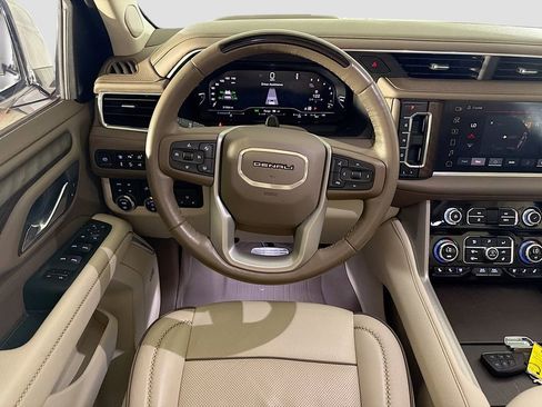 Used 2023 GMC Yukon XL Denali w/ Denali Reserve Package AWD/4WD image 27