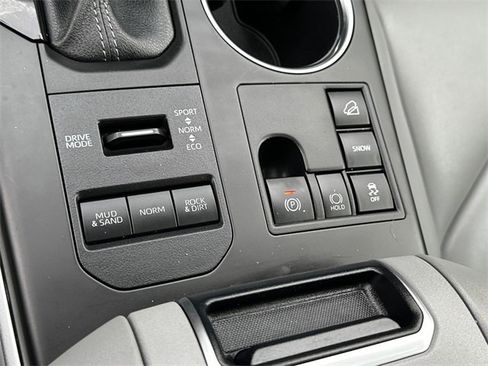 Used 2024 Toyota Highlander XLE image 35