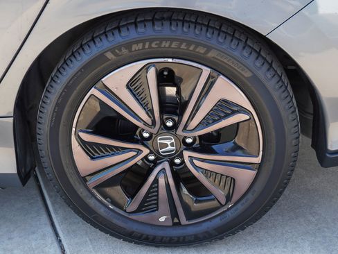 Used 2018 Honda Civic EX image 13
