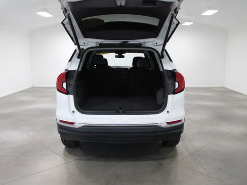 Used 2024 GMC Terrain SLT image 16