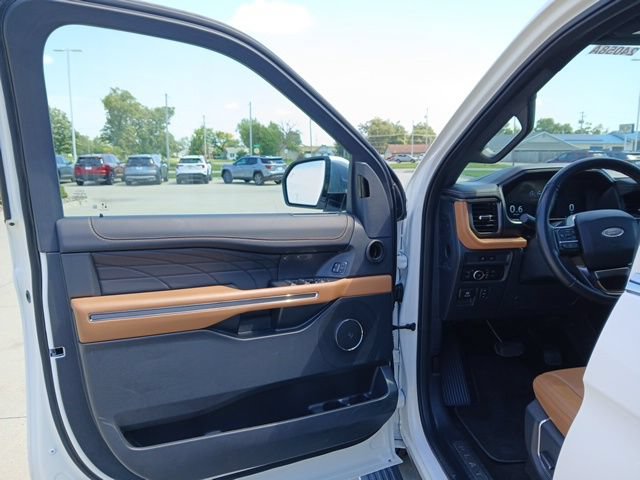 Used 2023 Ford Expedition Platinum AWD/4WD image 10
