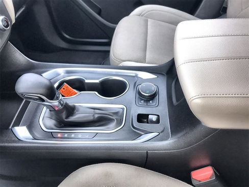 Used 2022 Chevrolet Traverse LS image 20