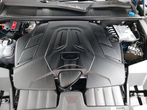 Certified 2025 Porsche Cayenne Coupe AWD/4WD image 33