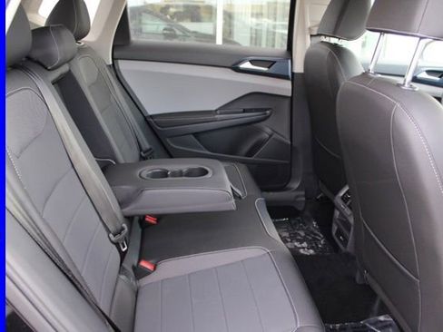 Used 2024 Volkswagen Taos SE image 22