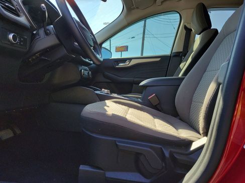 Used 2021 Ford Escape SE image 16