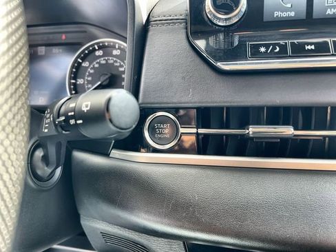 Used 2024 Mitsubishi Outlander SE image 16