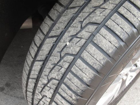 Used 2017 GMC Acadia SLE AWD/4WD image 6