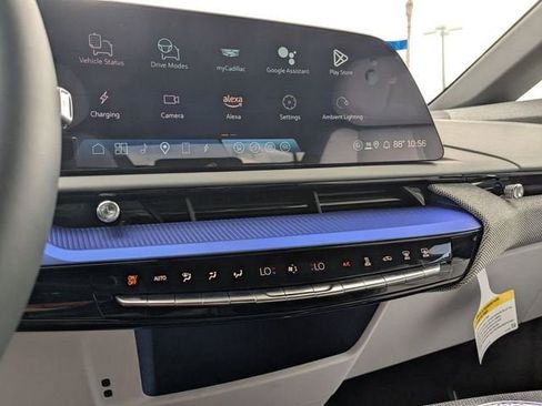 New 2025 Cadillac Optiq Sport 1 w/ LPO, ONYX Package image 25