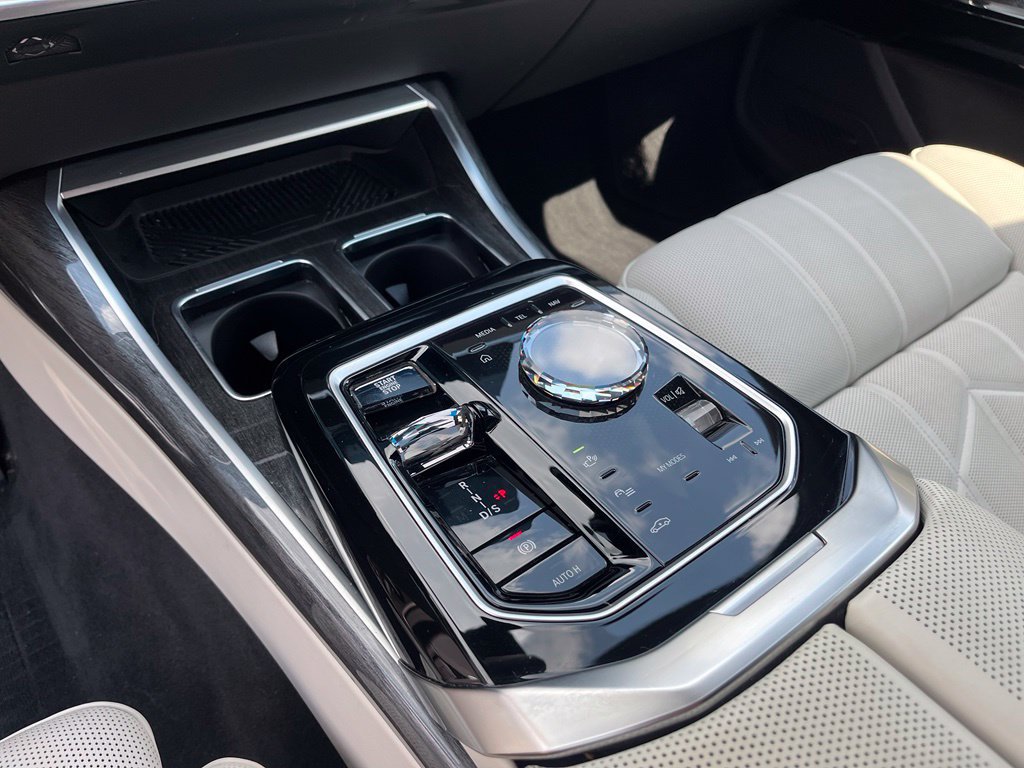 Used 2024 BMW 760i xDrive AWD/4WD image 40