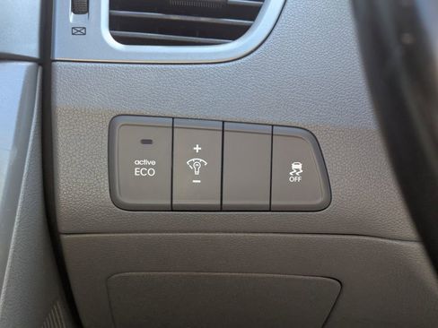 Used 2013 Hyundai Elantra Limited w/ Technology Pkg image 23