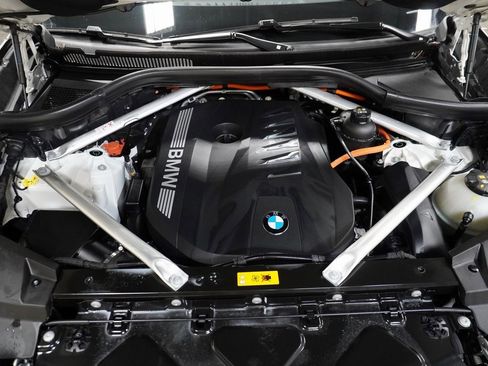 Used 2024 BMW X5 xDrive50e image 9