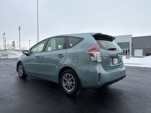 Used 2017 Toyota Prius V Four image 5