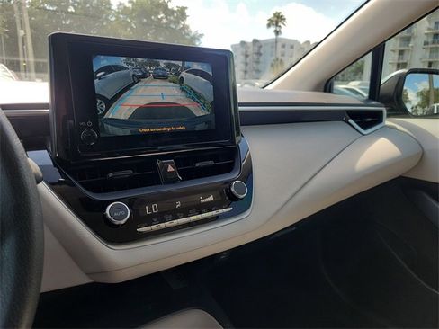 Used 2025 Toyota Corolla LE image 21