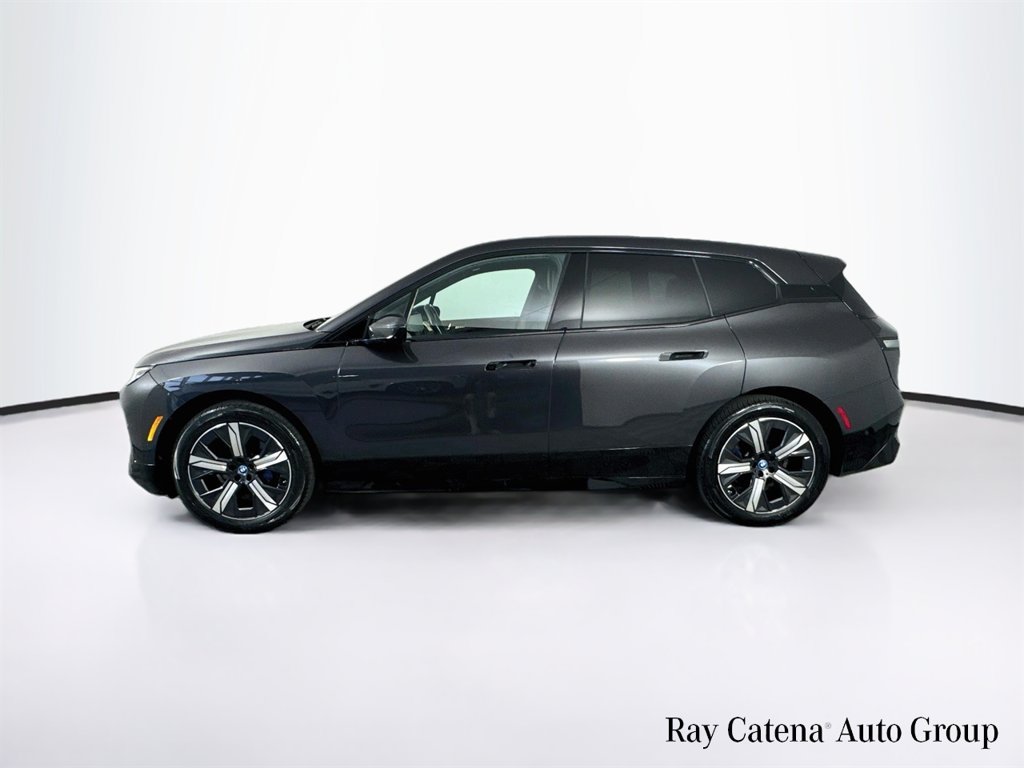 Used 2024 BMW iX xDrive50 w/ Premium Package AWD/4WD image 4
