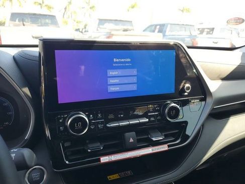 New 2026 Toyota Highlander Limited image 14