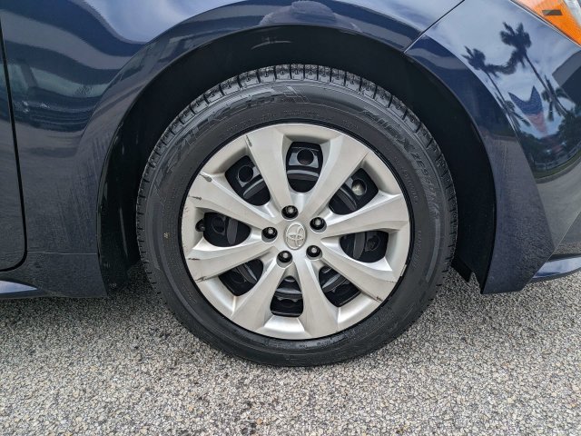 Used 2025 Toyota Corolla LE FWD image 11