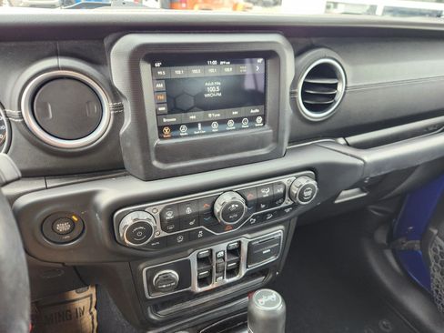 Used 2018 Jeep Wrangler Unlimited Sahara w/ Dual Top Group image 31