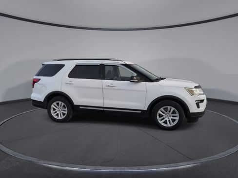 Certified 2018 Ford Explorer XLT w/ Equipment Group 202A image 9