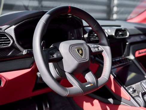 Used 2024 Lamborghini Urus S image 40