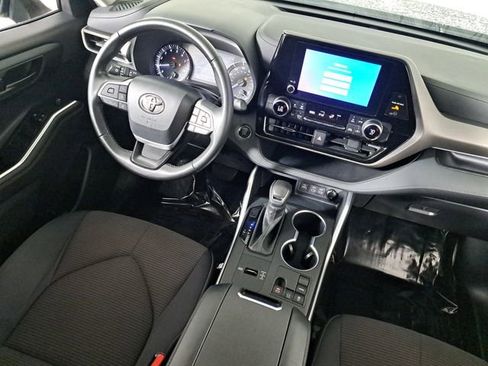 Used 2023 Toyota Highlander LE image 16