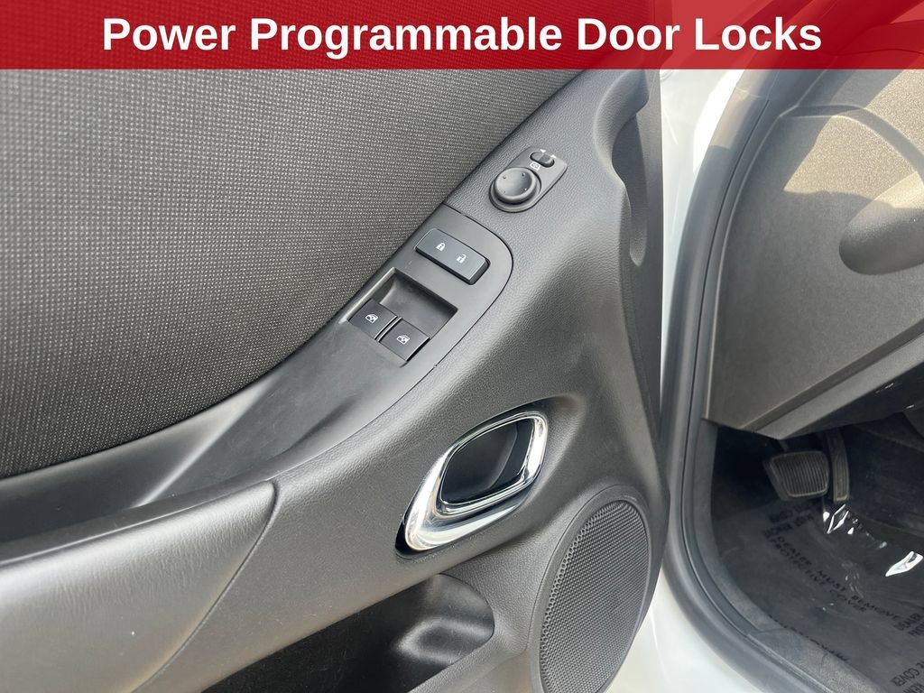 Used 2015 Chevrolet Camaro LT RWD image 14