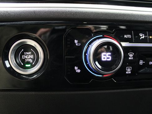 Used 2022 GMC Sierra 1500 SLE image 40