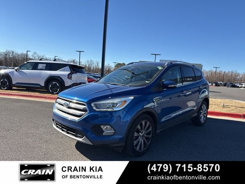 Used 2017 Ford Escape Titanium image 2