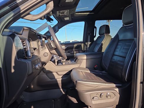 Used 2024 GMC Sierra 1500 AT4X image 12